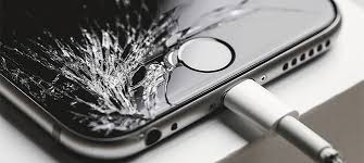 iPhone bị va đập khiến máy sạc không vào pin 