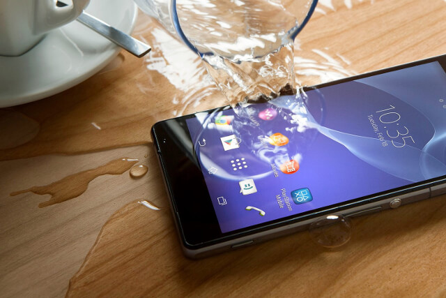 Smartphone bị ngấm nước là nguyên nhân gây lỗi loạn cảm ứng