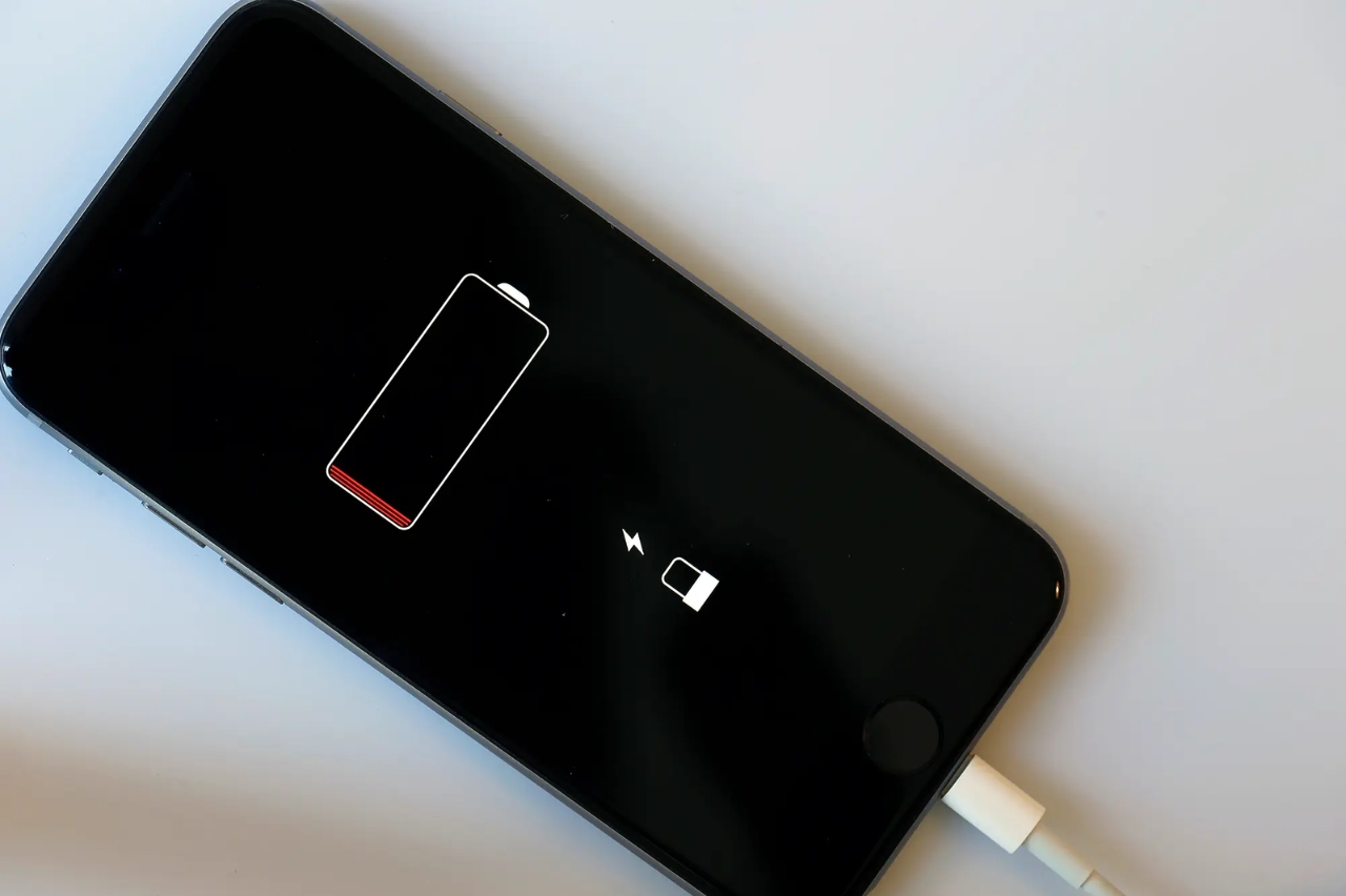 Dấu hiệu nhận biết khi nào cần thay pin iPhone Hà Nội