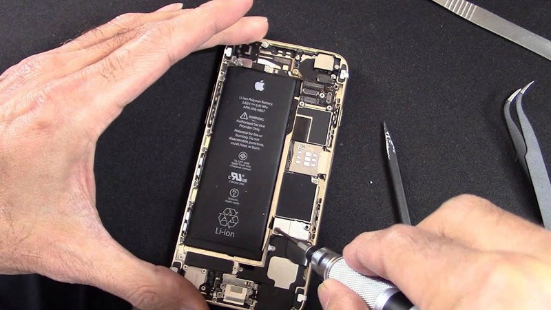 Công nghệ thay pin iPhone 2025