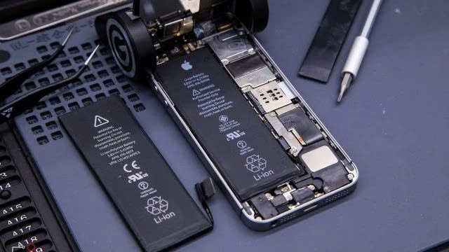 Thay pin iPhone Hà Nội ở đâu chất lượng, giá tốt?